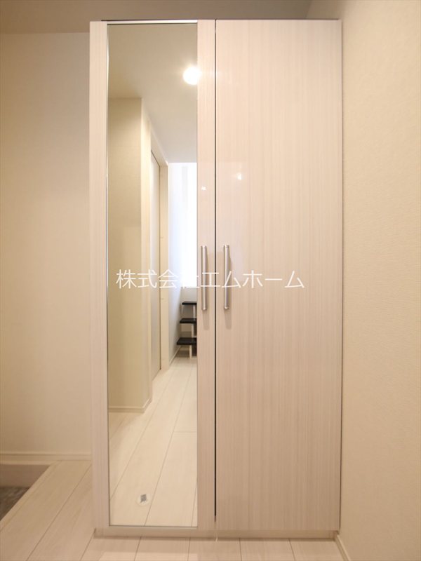 ハーモニーテラス靖国町Ｖ 玄関