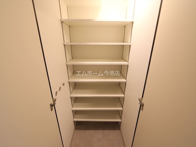 エステムコート名古屋葵 玄関
