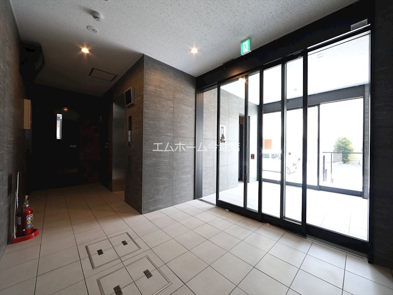 THE RESIDENCE SAKURAYAMA WEST エントランス
