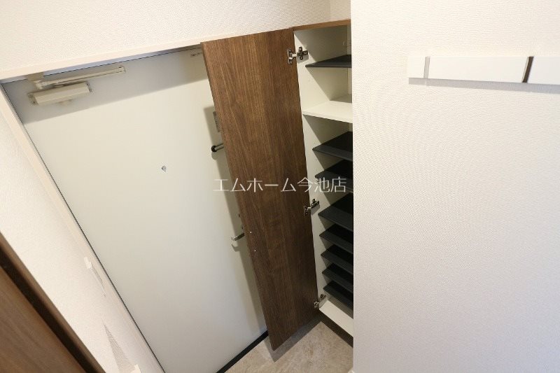 REGALEST妙音通Ⅱ 玄関