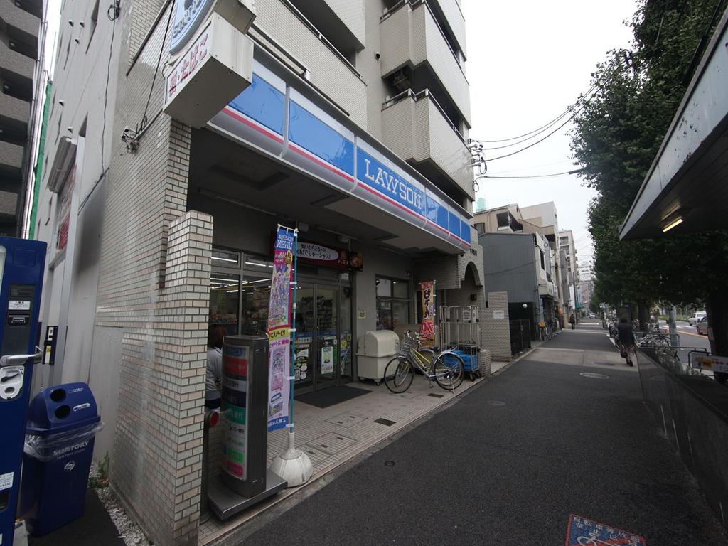 アークラヴィータ  コンビニ