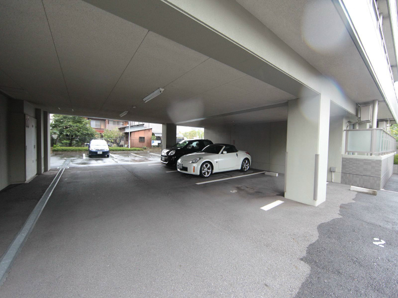 ポポラーレ白鳥 駐車場