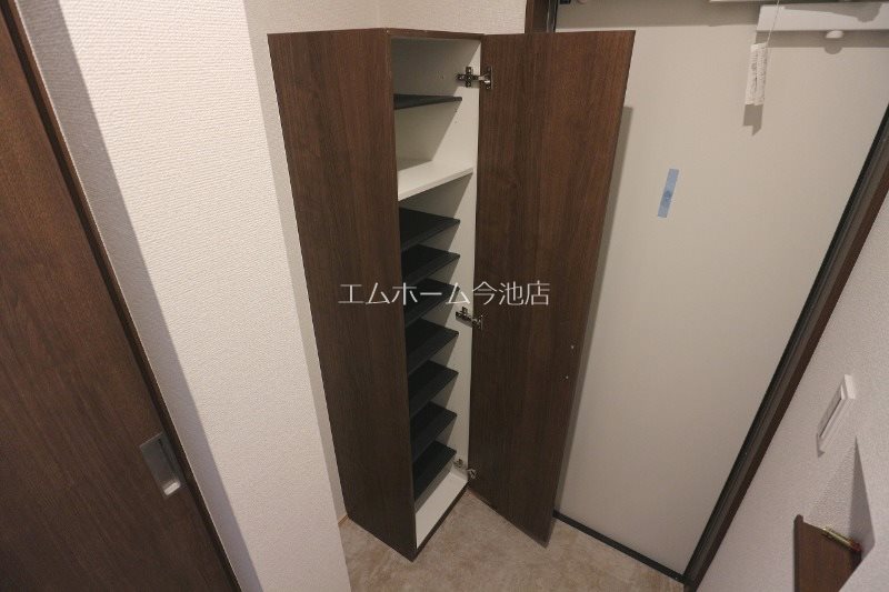 GRANDTIC Quon鳴海 玄関
