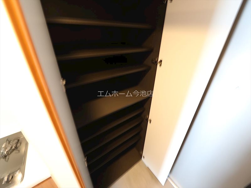 S-RESIDENCE堀田North（ノース） 玄関