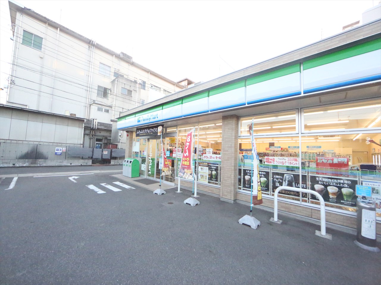 ＣＲＡＳＴＩＮＥ名楽町 コンビニ