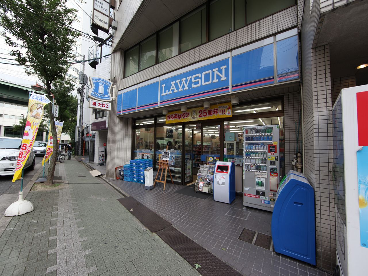 プレサンス名古屋駅前ヴェルロード コンビニ