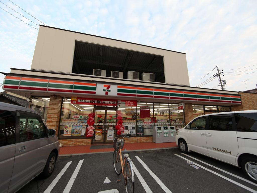 ハーモニーテラス靖国町II コンビニ