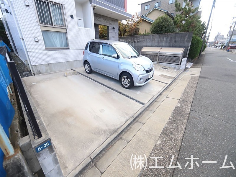 メゾン・ド・フォー・ユー 駐車場