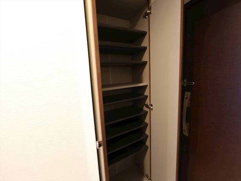アレーヌコート金山 玄関