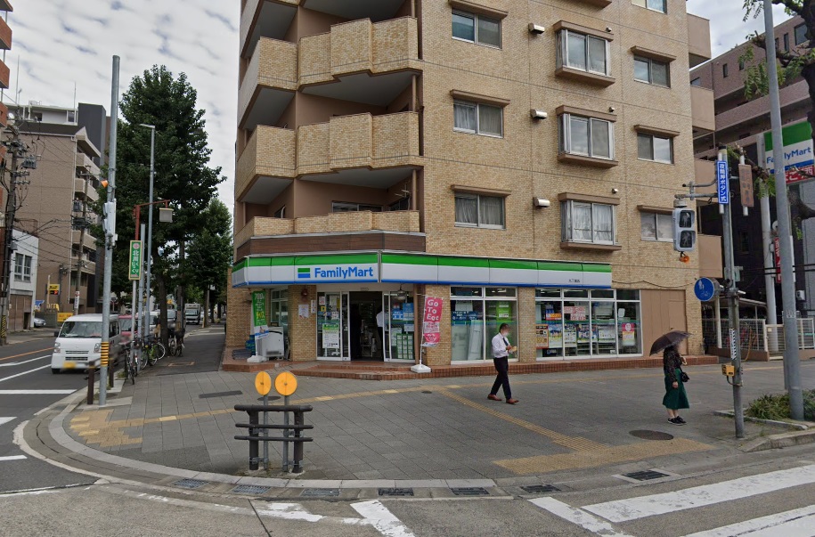 ブランシエスタ金山北 コンビニ