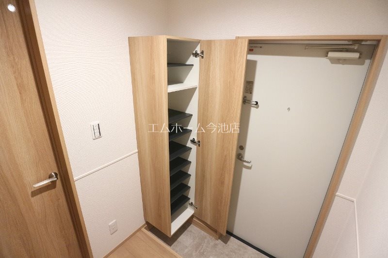 REGALEST三番町 玄関