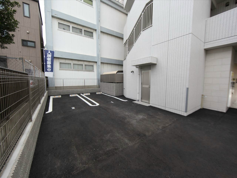 ＵＯＯＭＡＭＩＳＯＲＡ（ウーマミソラ） 駐車場