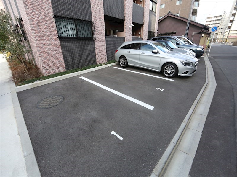 ＢＲＩＧＨＴ　ＳＱＵＡＲＥ（ブライトスクエア） 駐車場