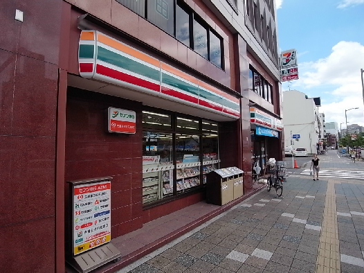 プレサンス名古屋城前ラバンカ コンビニ