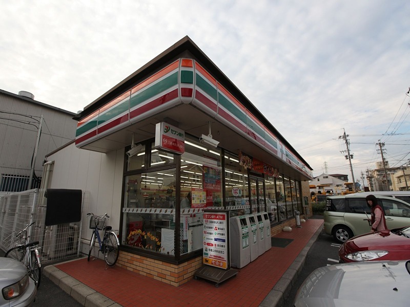 ソレイユ港北 コンビニ