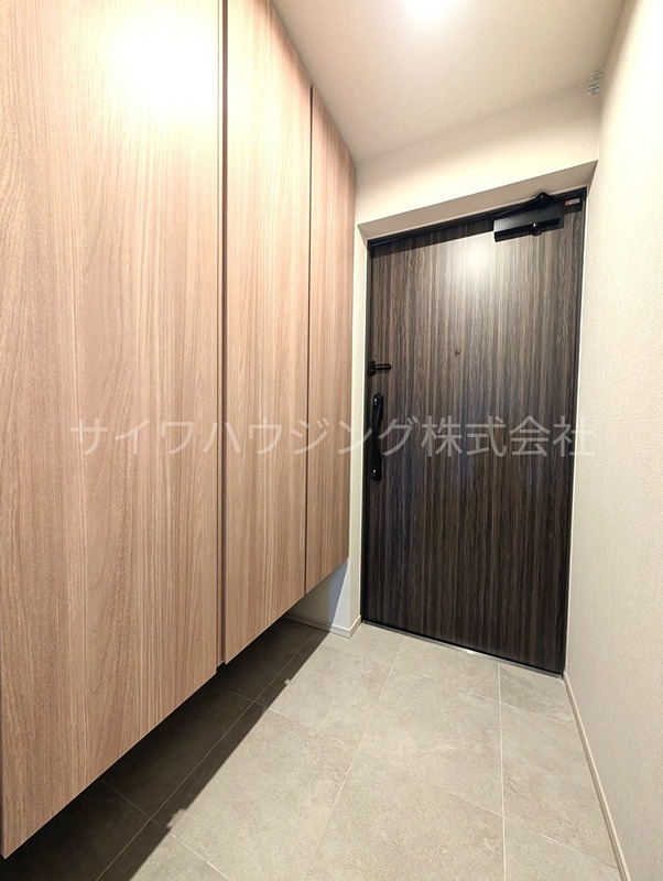 レーベン川口元郷Sta.Front 玄関