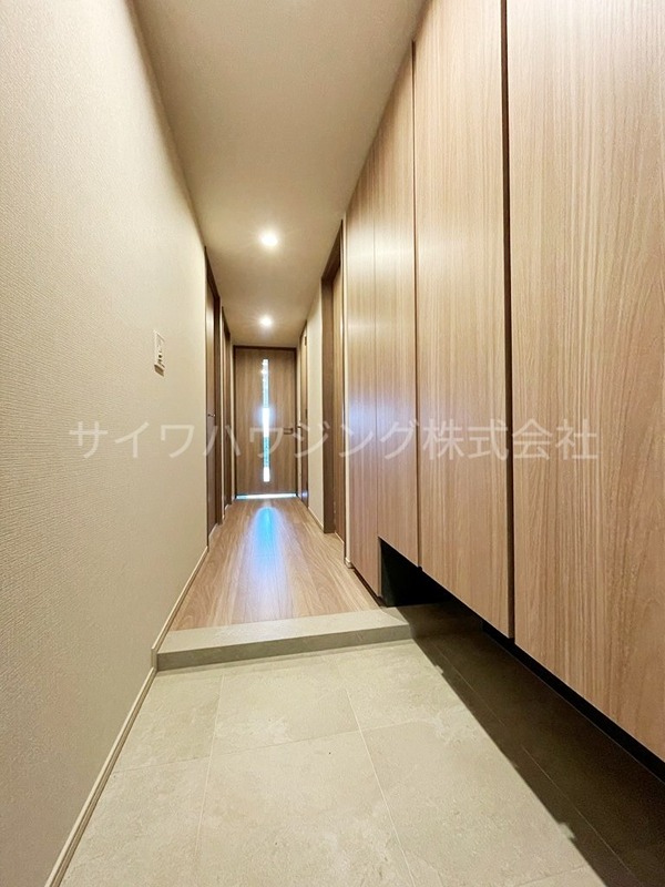 レーベン川口元郷Sta.Front 玄関