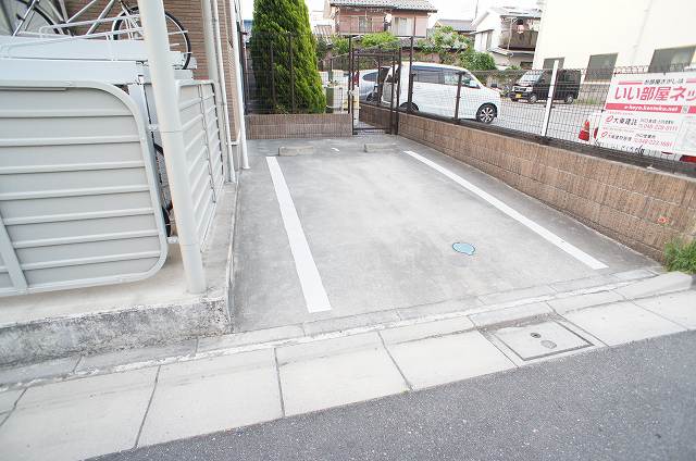 シェーネ 駐車場