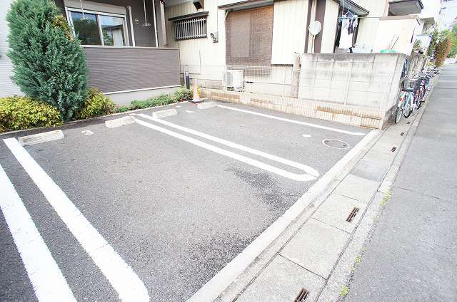 ＹＨ・ルガート 駐車場
