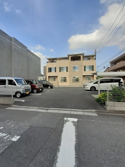 ウィステリア　フラット 駐車場