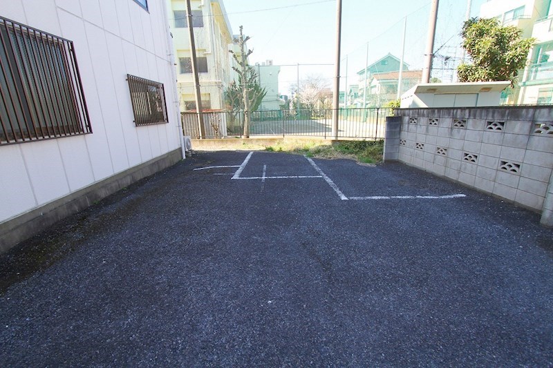 グランデュールヴィラ 駐車場