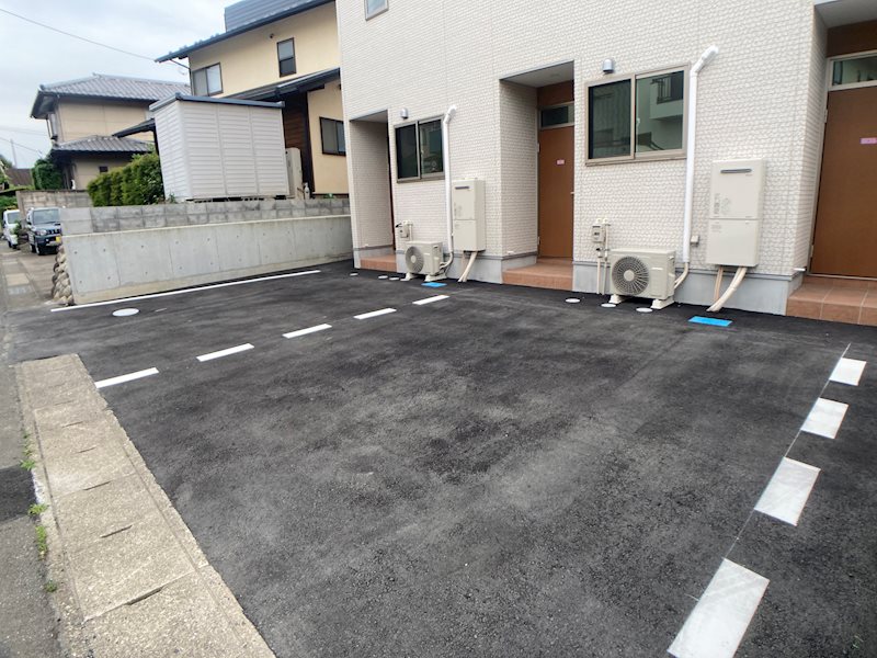 ユニヴェールA 駐車場