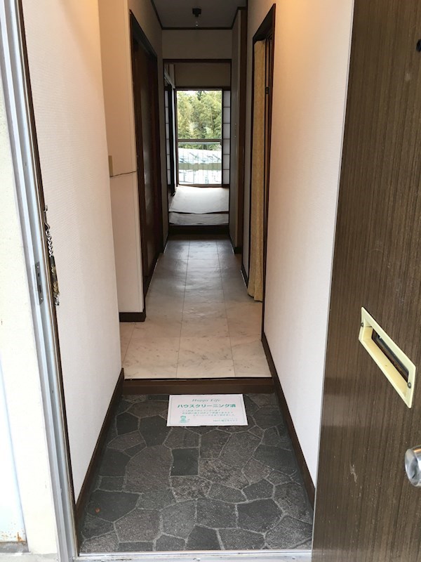 こかめハイツ 玄関