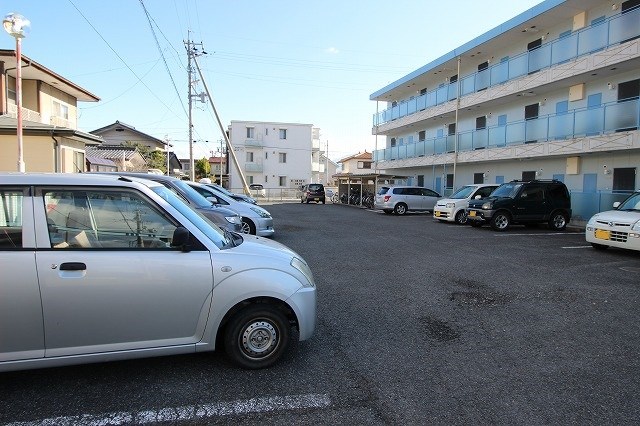 ハビタ若里 駐車場