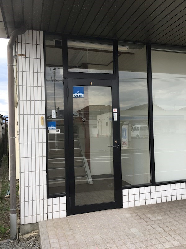 小林ビル 玄関