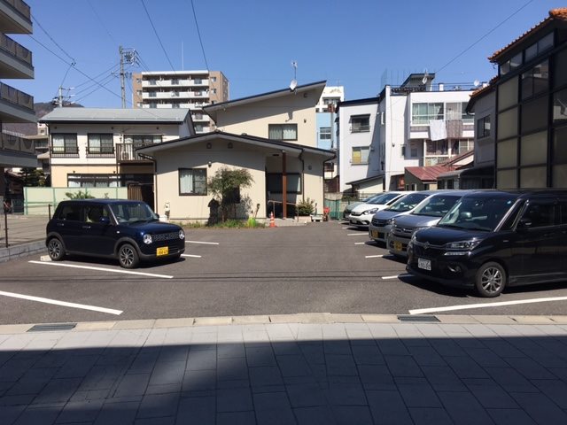 新田町月極駐車場 玄関