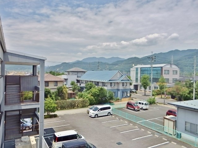 May三本柳  駐車場