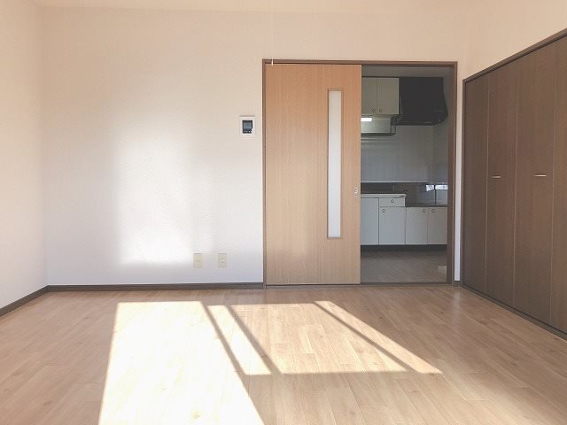Surplus岡田 リビング