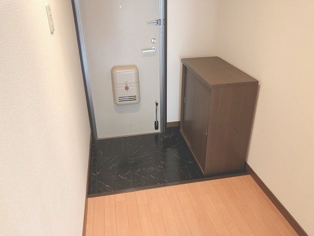 プランタン津崎 玄関
