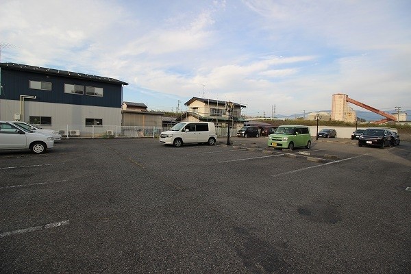 カメリアガーデン 駐車場