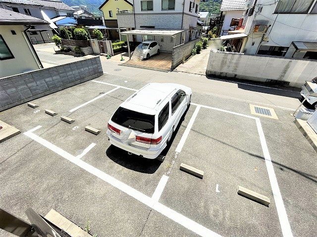 メゾンソレイユ 駐車場