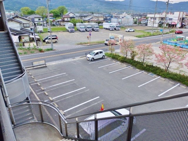 リンピアTOMO 駐車場