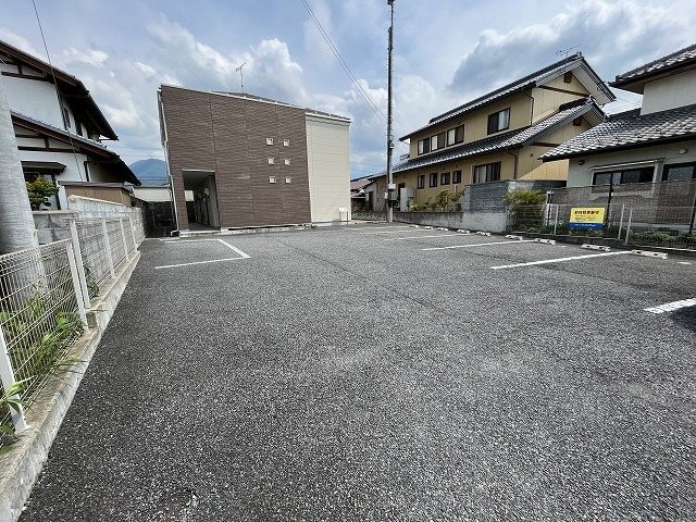 ラフィーネレゾンB棟 駐車場