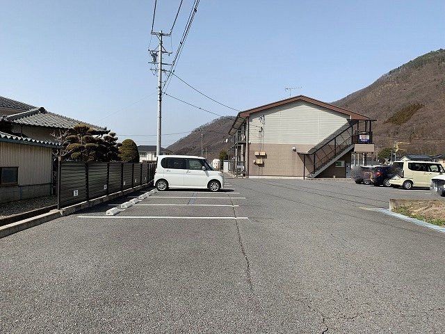 ＳＵＲＰＬＵＳ　ＢＲＩＧＨＴ 駐車場