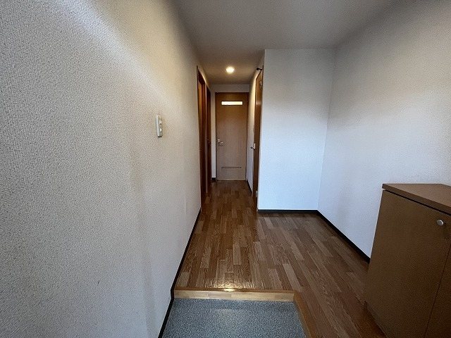 サプリング上山田A 玄関