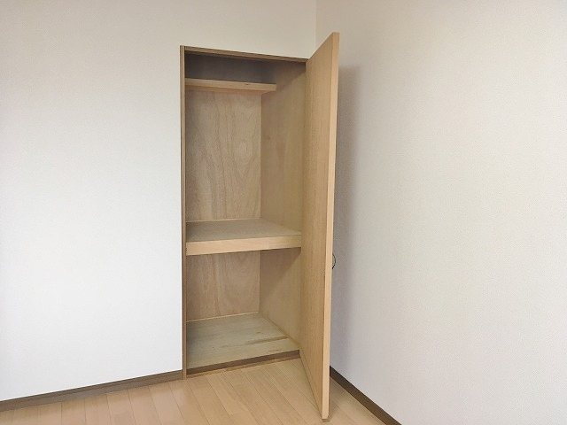メゾンドアイリス 収納