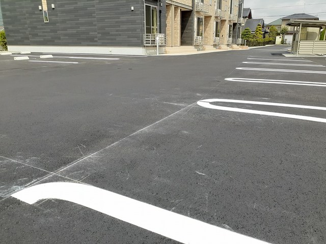 ブライトガーデン 駐車場
