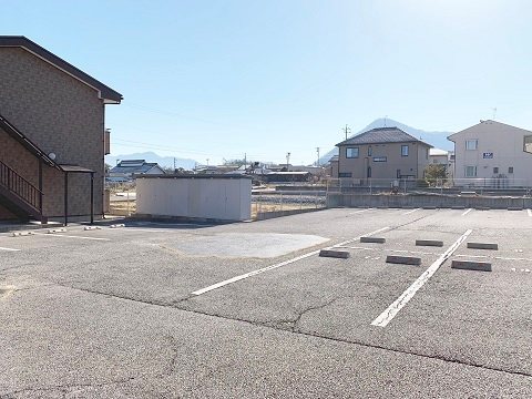 サプリング上山田B 駐車場