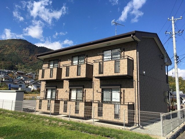サプリング上山田B 外観