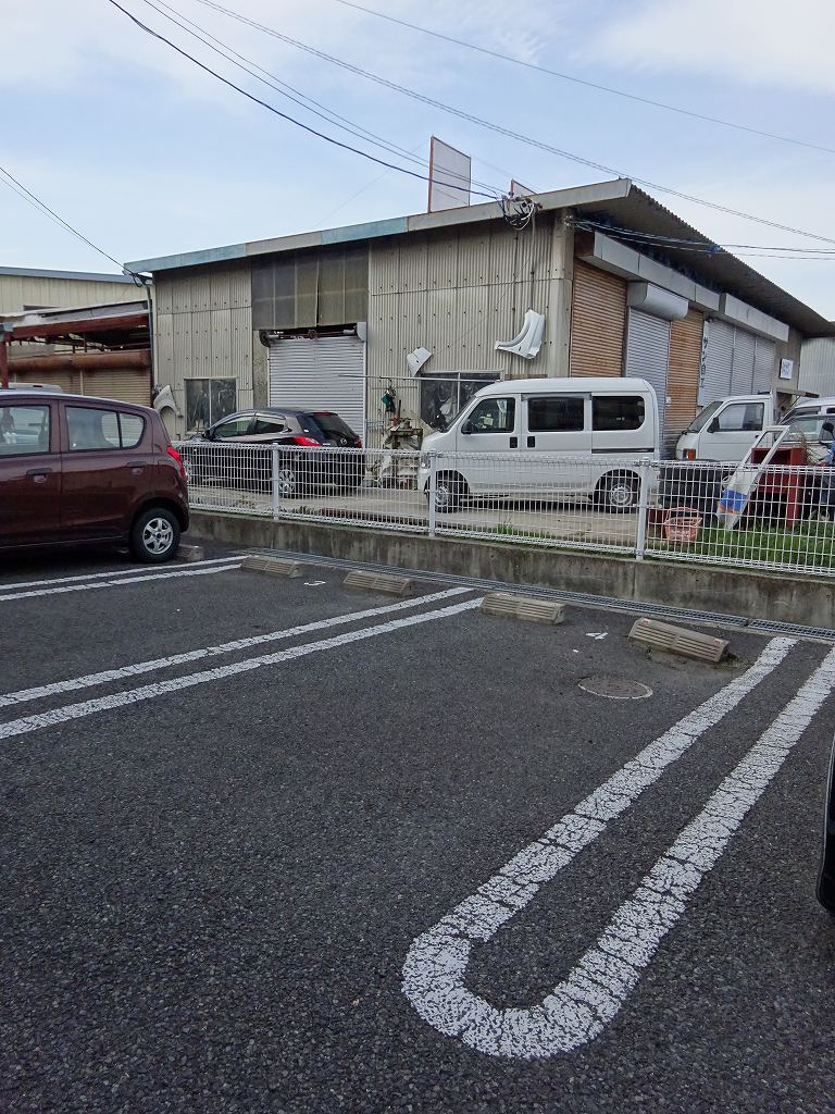 モア・エテルノ 駐車場