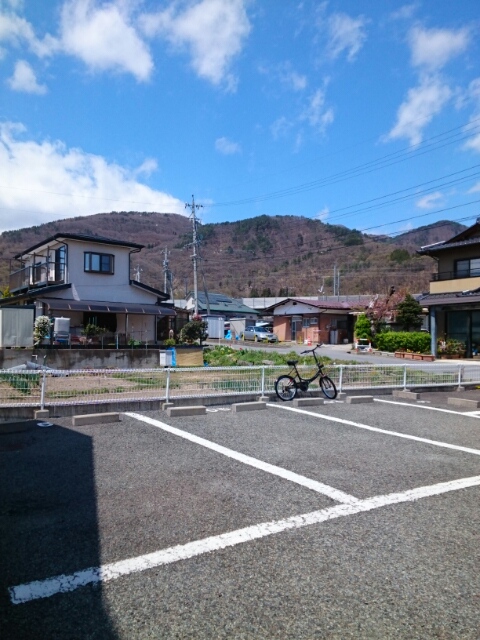 コーポラスさつき 駐車場