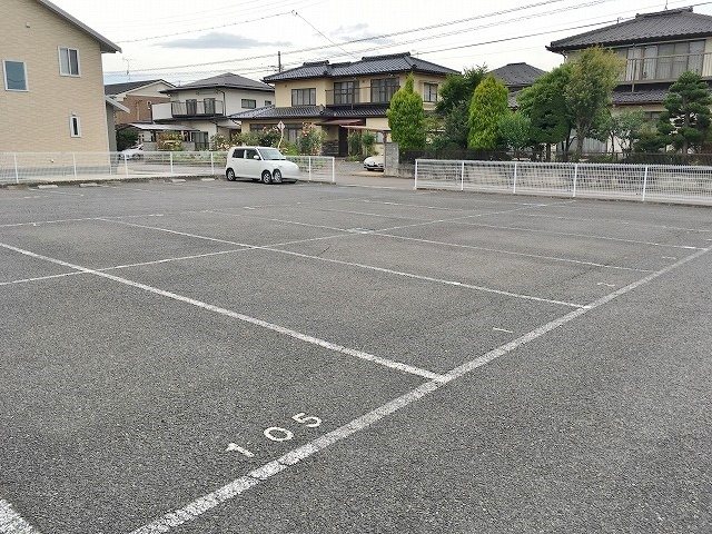 プリエール・ド・リラ  駐車場