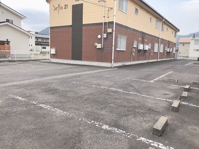 Surplus 21 駐車場