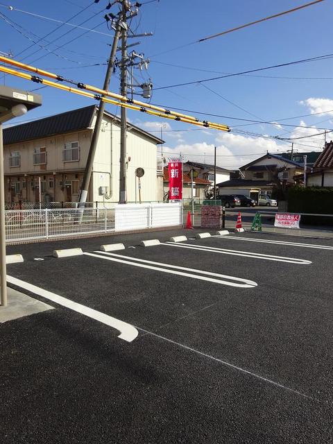 サン青木島 駐車場