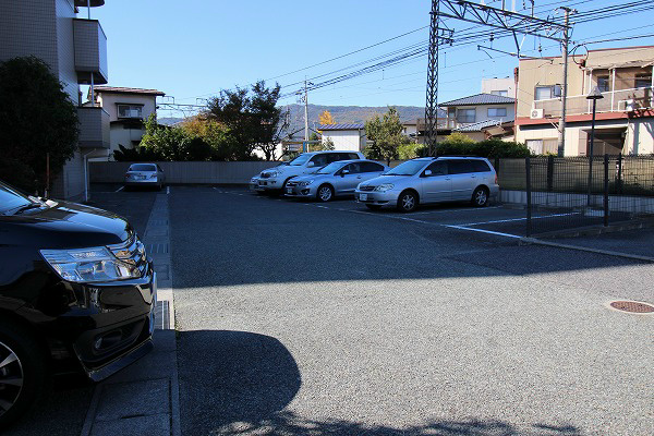 メゾンドール吉栄 駐車場