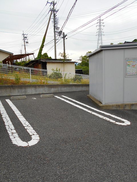 ガーデンハウス朝日山　Ａ 駐車場